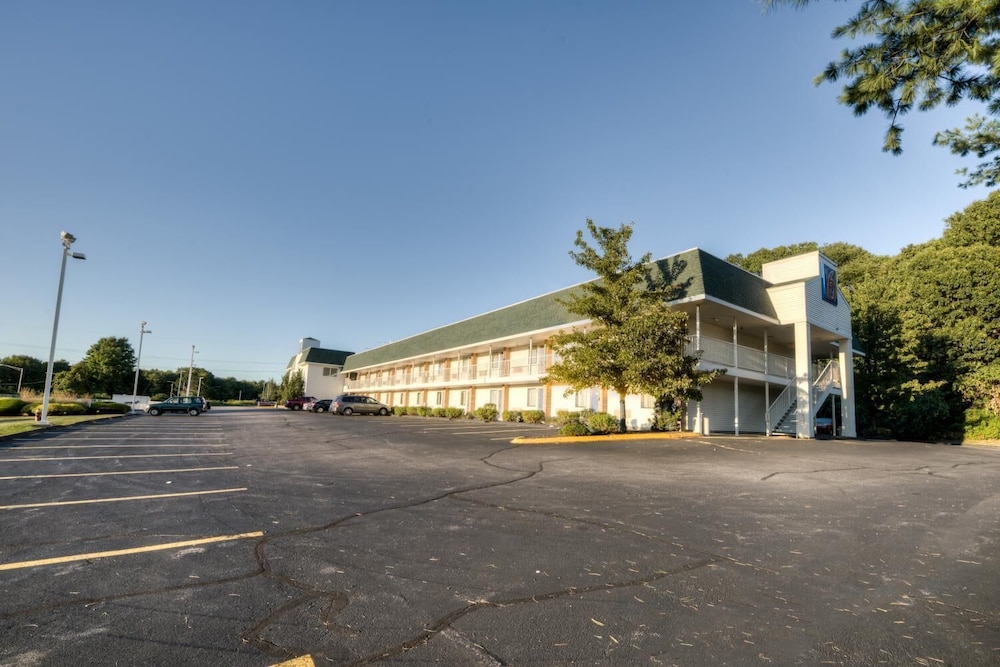 Motel6 Niantic, CT - New London 33/46