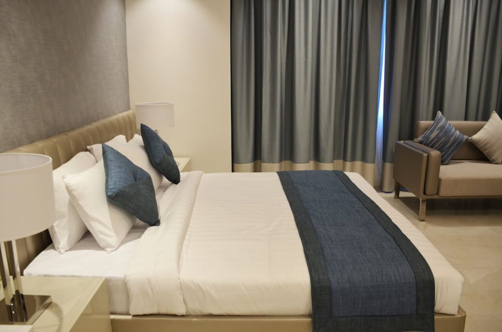 The Lodge Suites 6/37