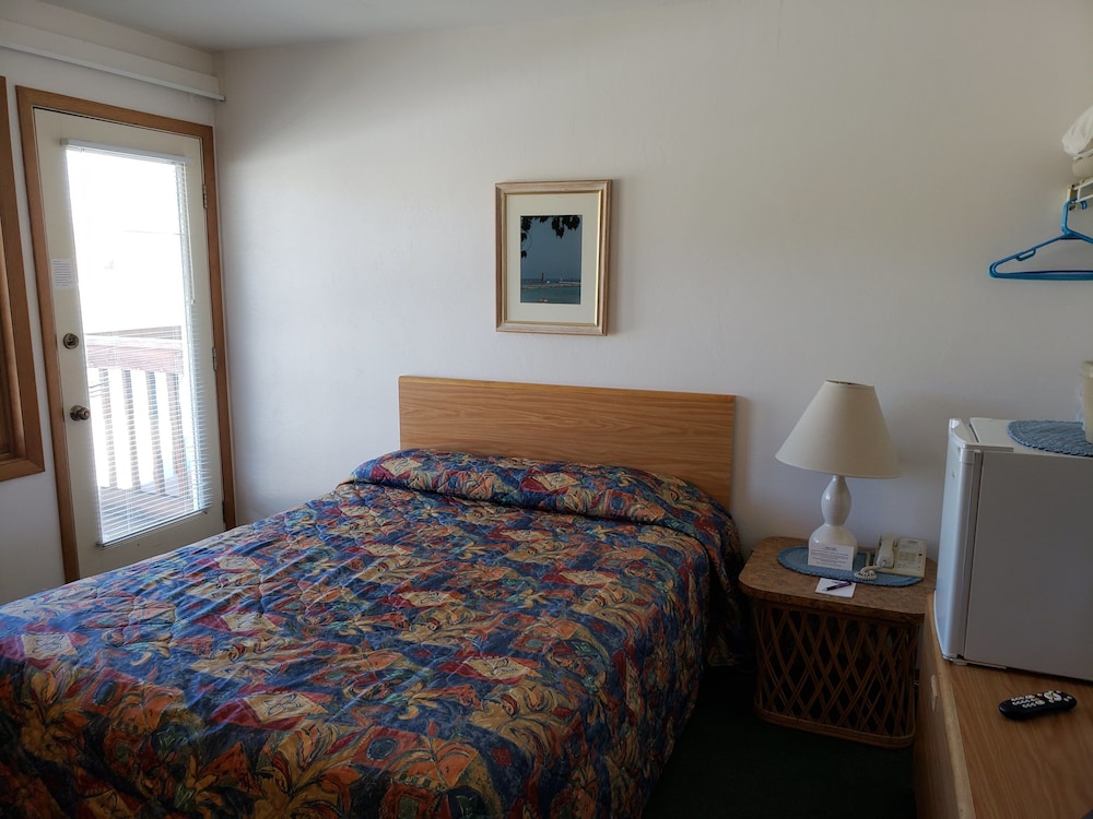 Algoma Beach Motel 13/35