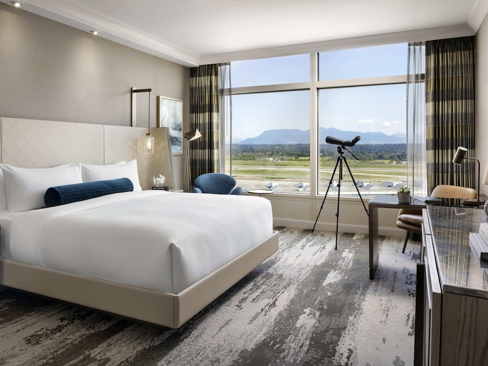 Fairmont Gold, King Bed