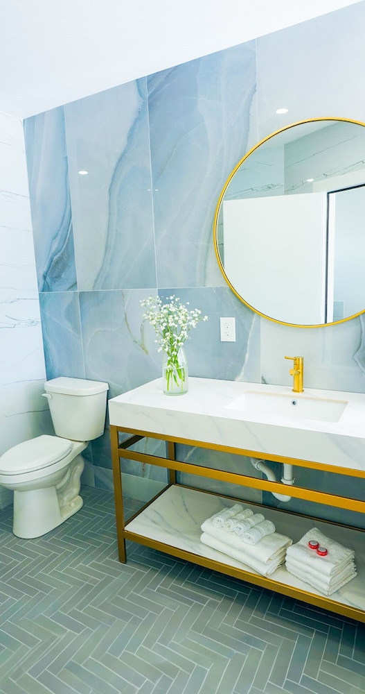 Ivory Sands Beach Suites 45/50