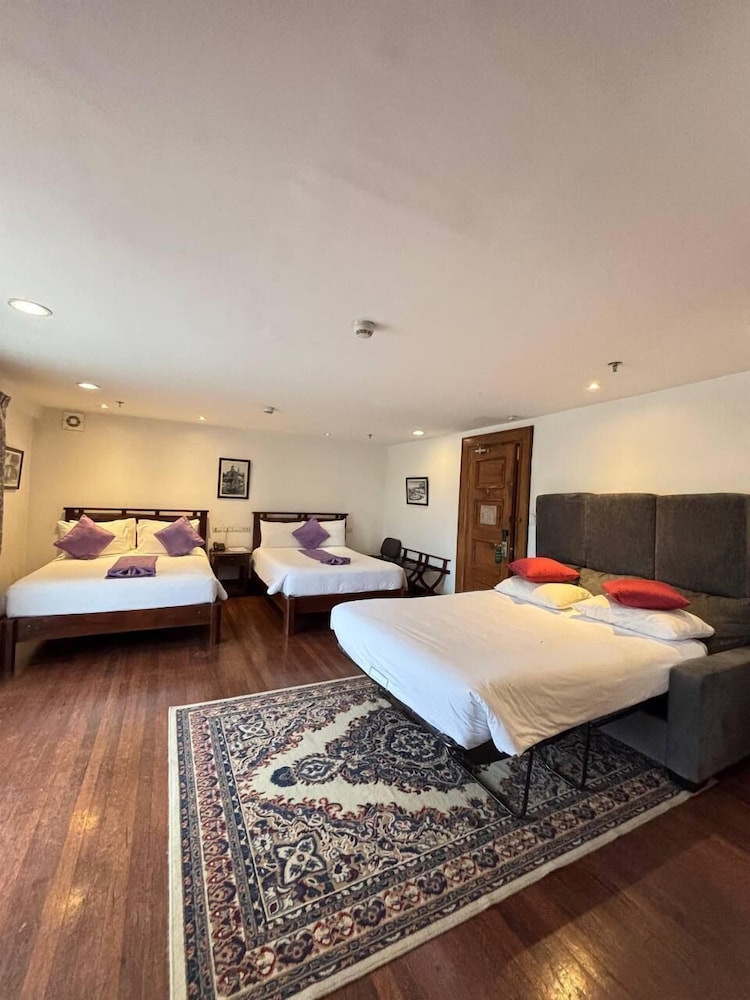 Executive, Suite, Queen Bed, Pine View, Sofa