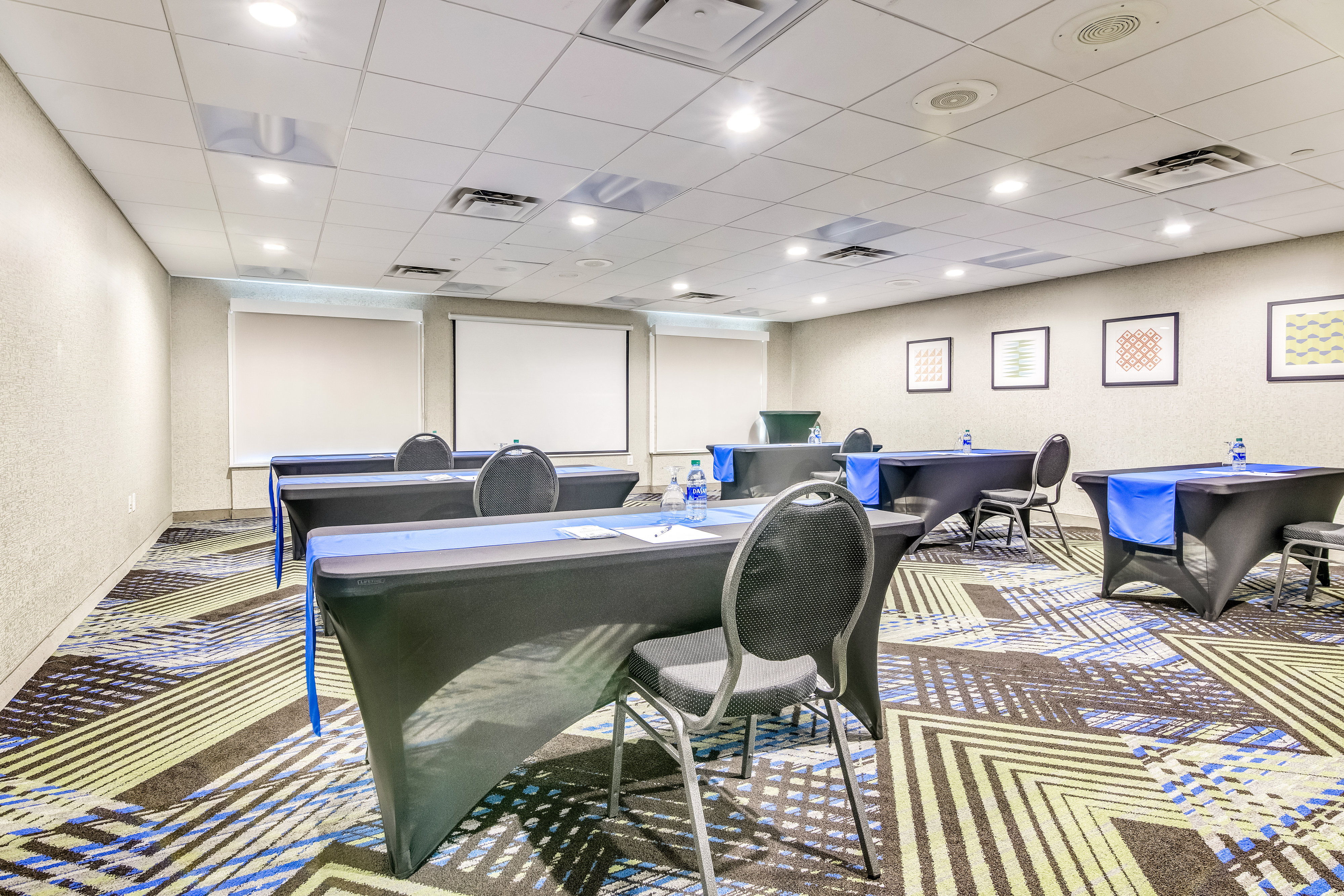 Holiday Inn Express and Suites Longview North 53/58