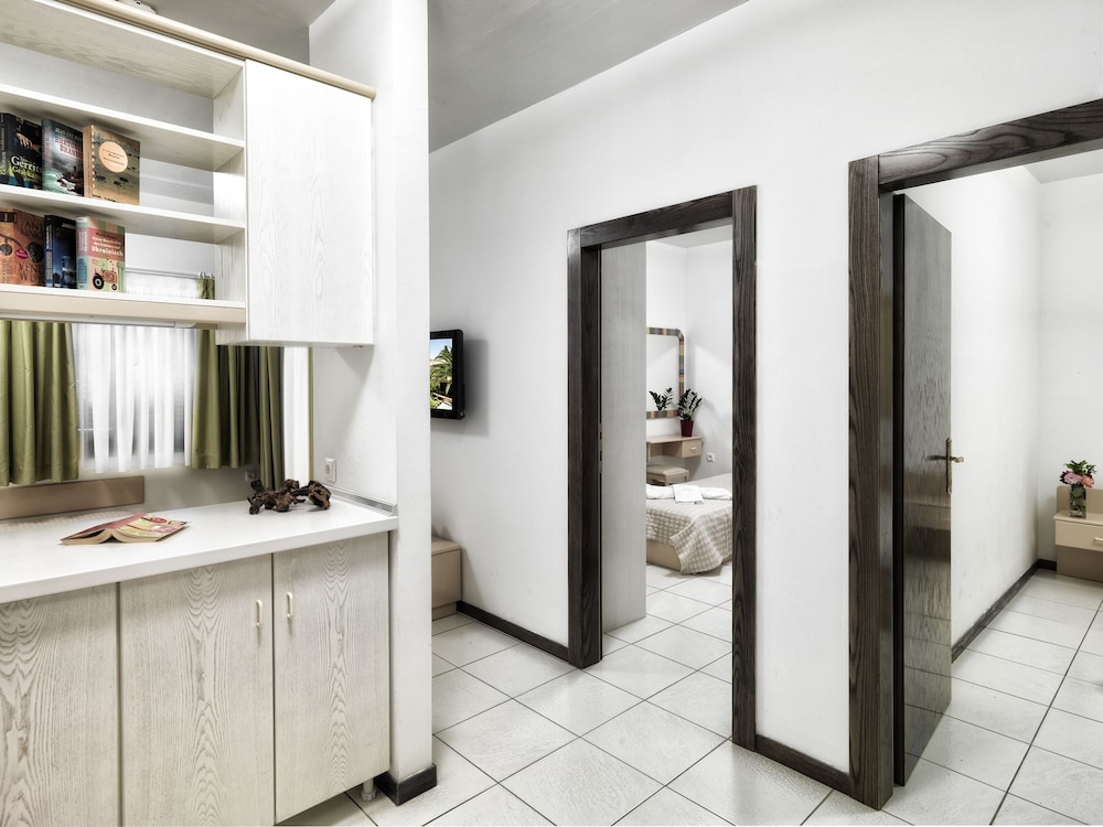 Elia Apartments 49/50