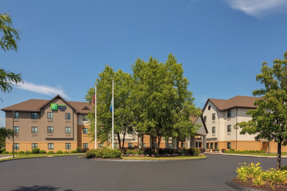 Holiday Inn Express Hotel And Suites Bradley Airport 71/74