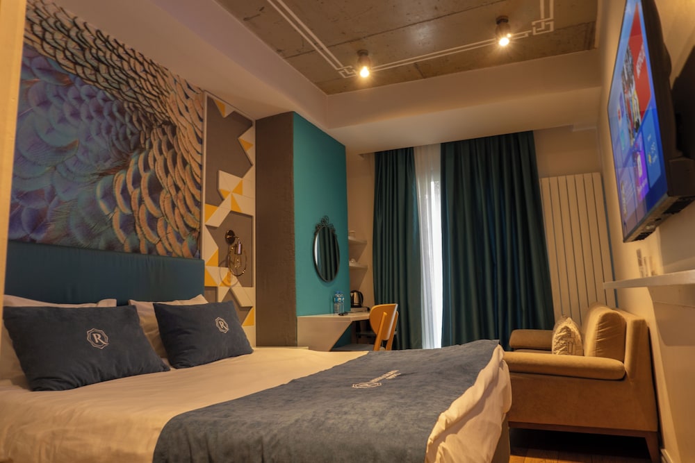DELUXE, DOUBLE BED, CITY VIEW