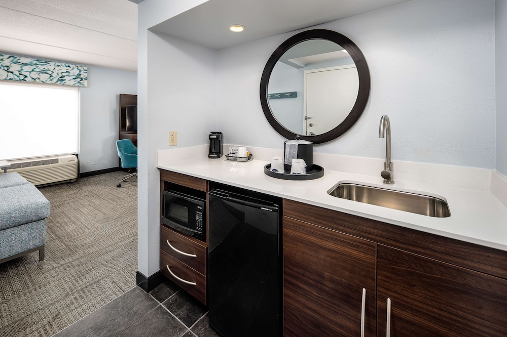 Hampton Inn and Suites Navarre 10/53