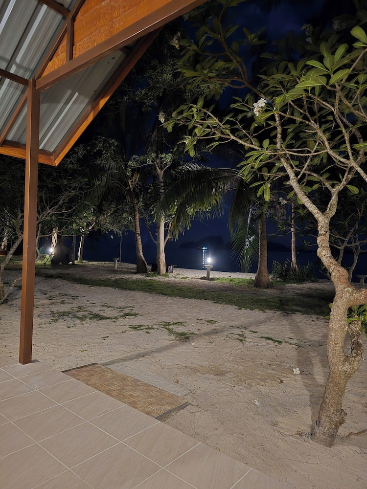 Kradan Beach Resort 34/48