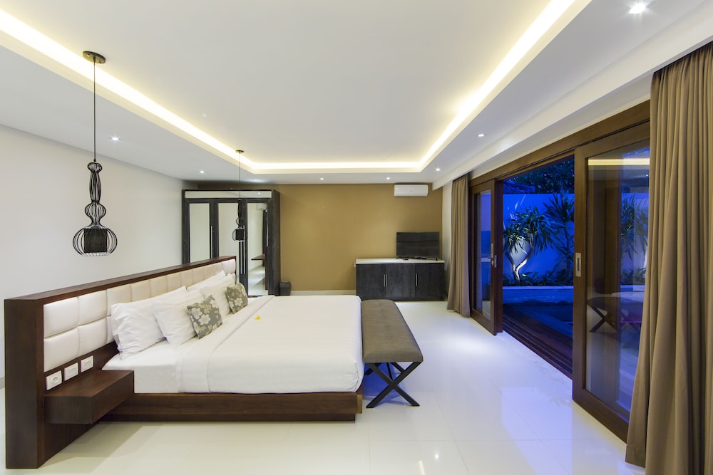 1 BEDROOM, POOL, VILLA