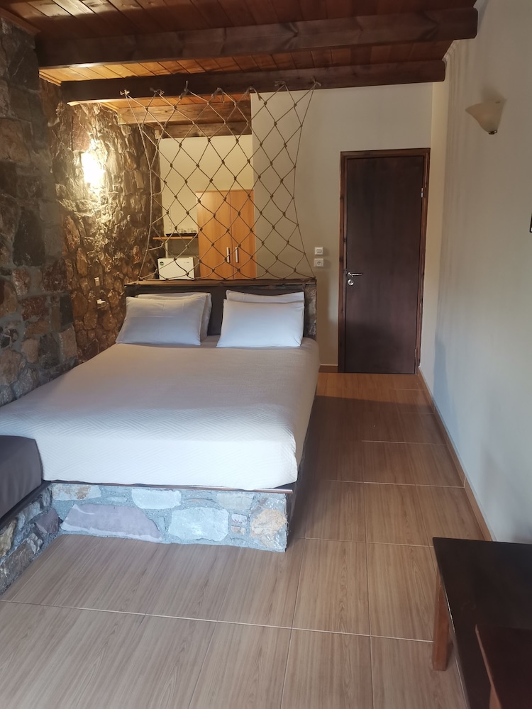 Hotel Ataviros 6/30