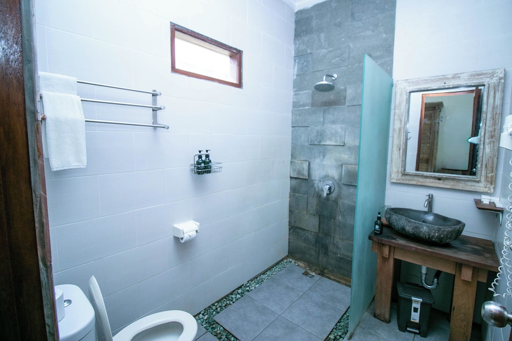 Mina Pelasa Hotel and Resto 58/61