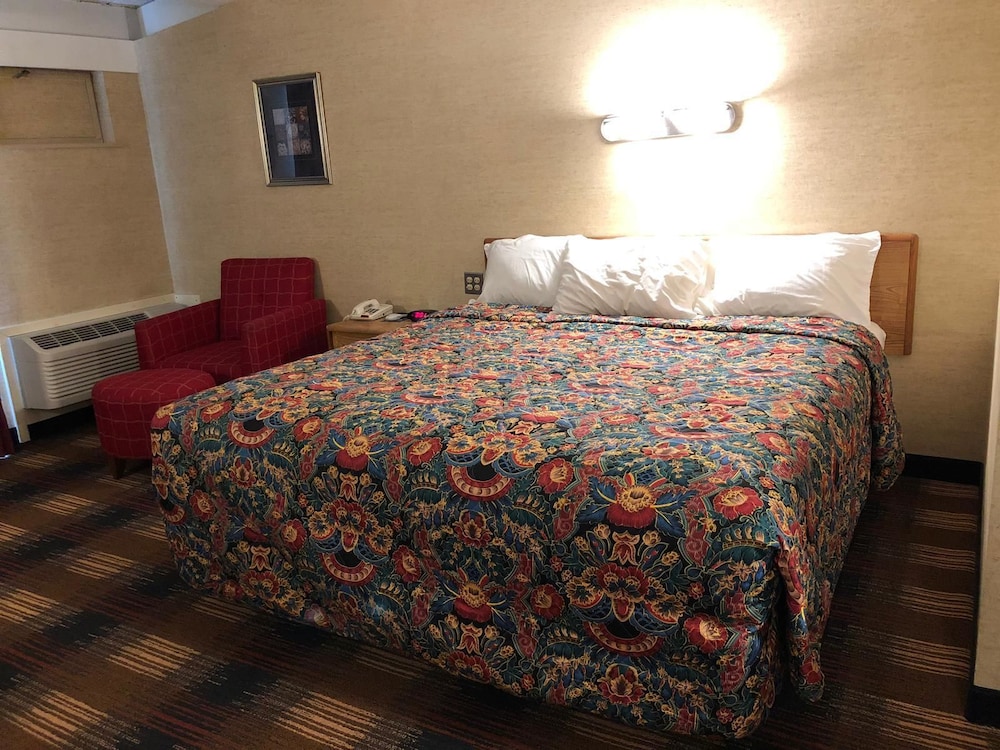 Red Carpet Inn North Syracuse 11/38