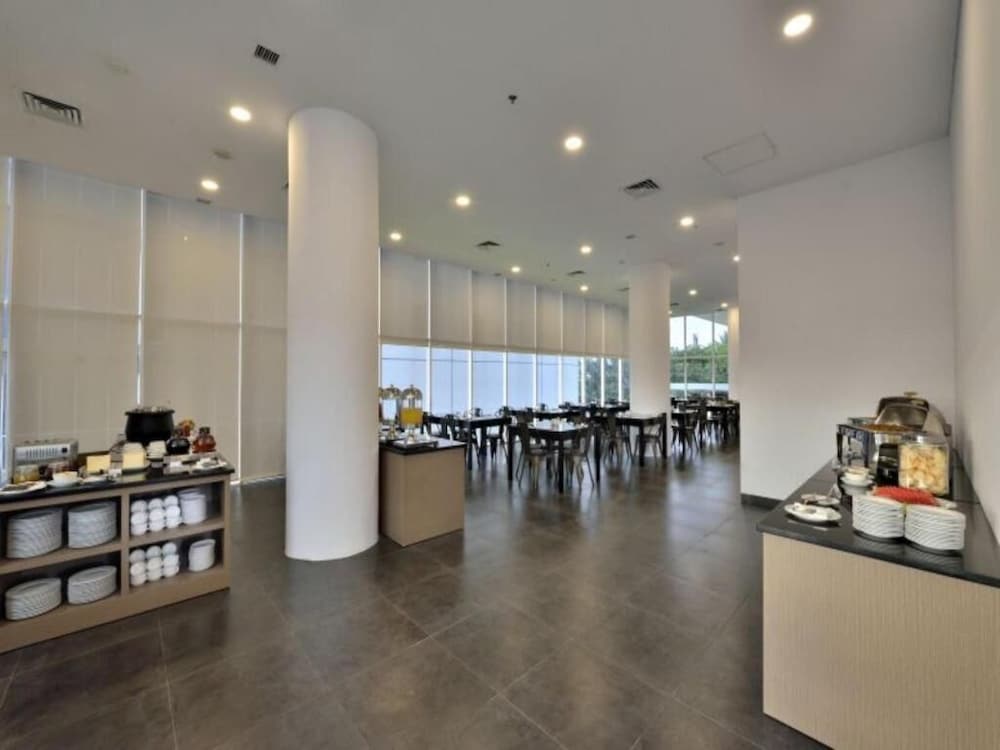 Whiz Hotel Sudirman Pekanbaru 26/36
