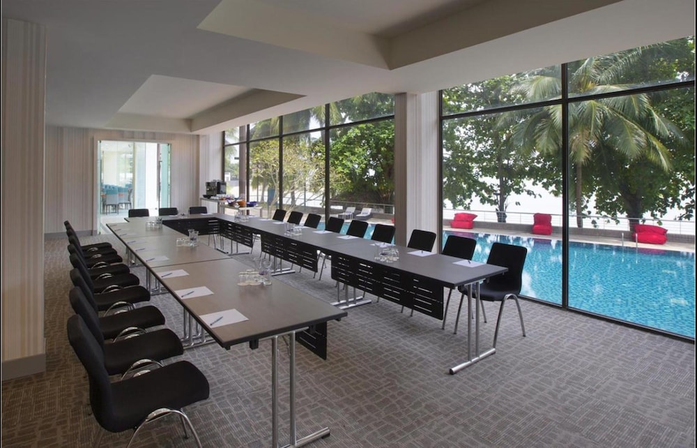 Mercure Penang Beach 52/63