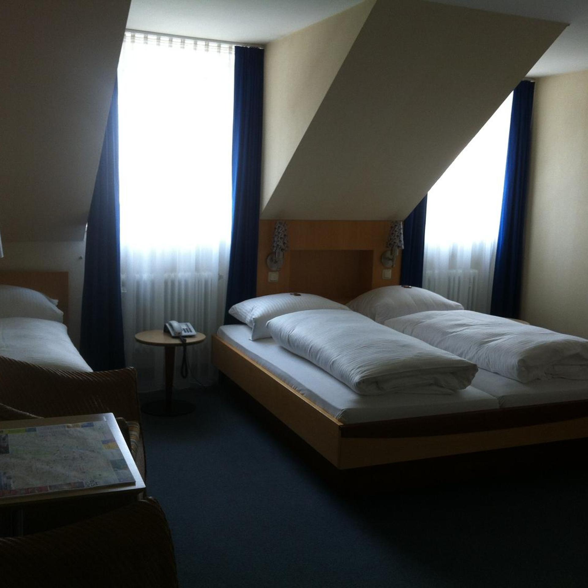 Room, Triple