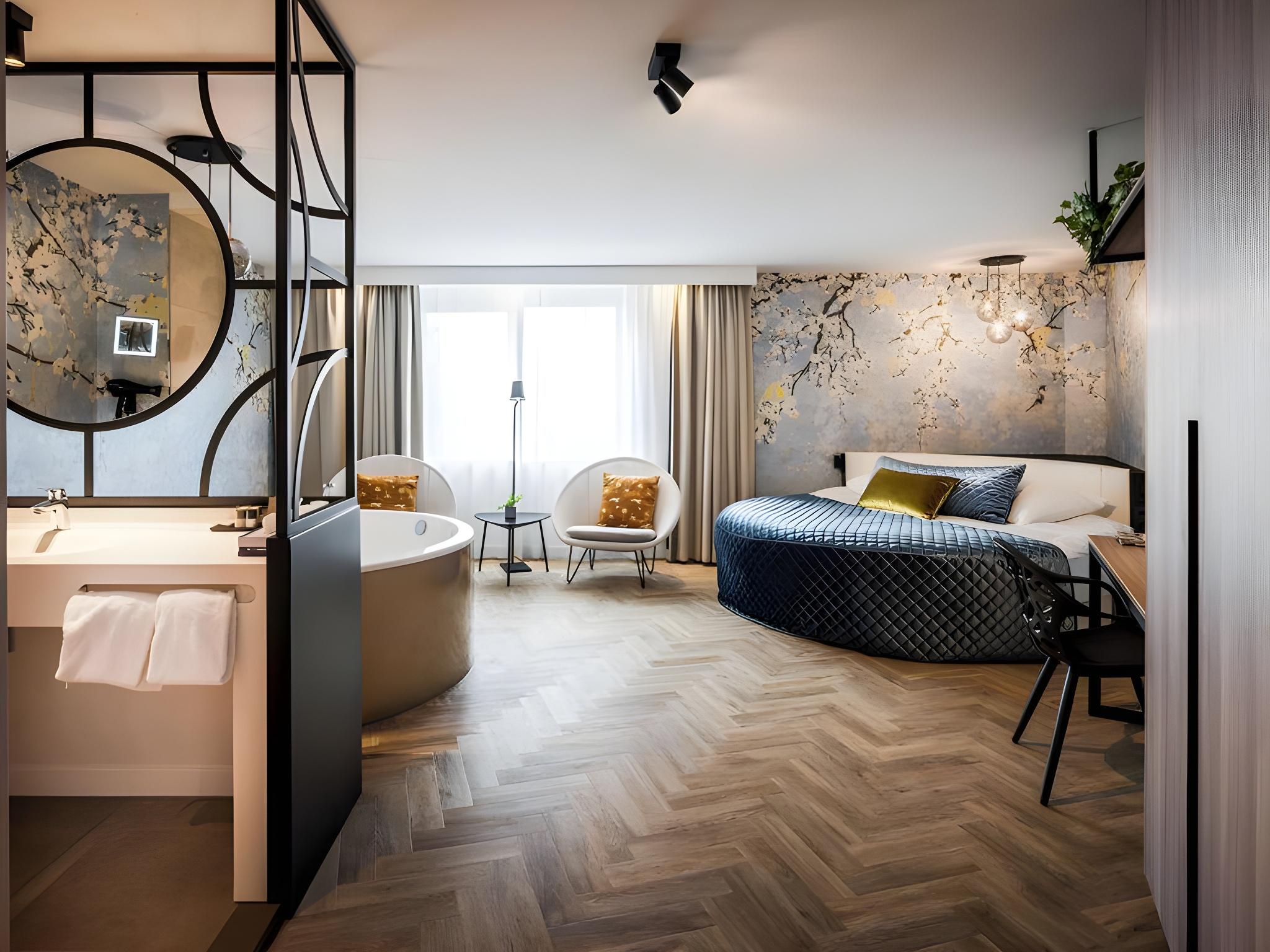 Suite, King Bed
