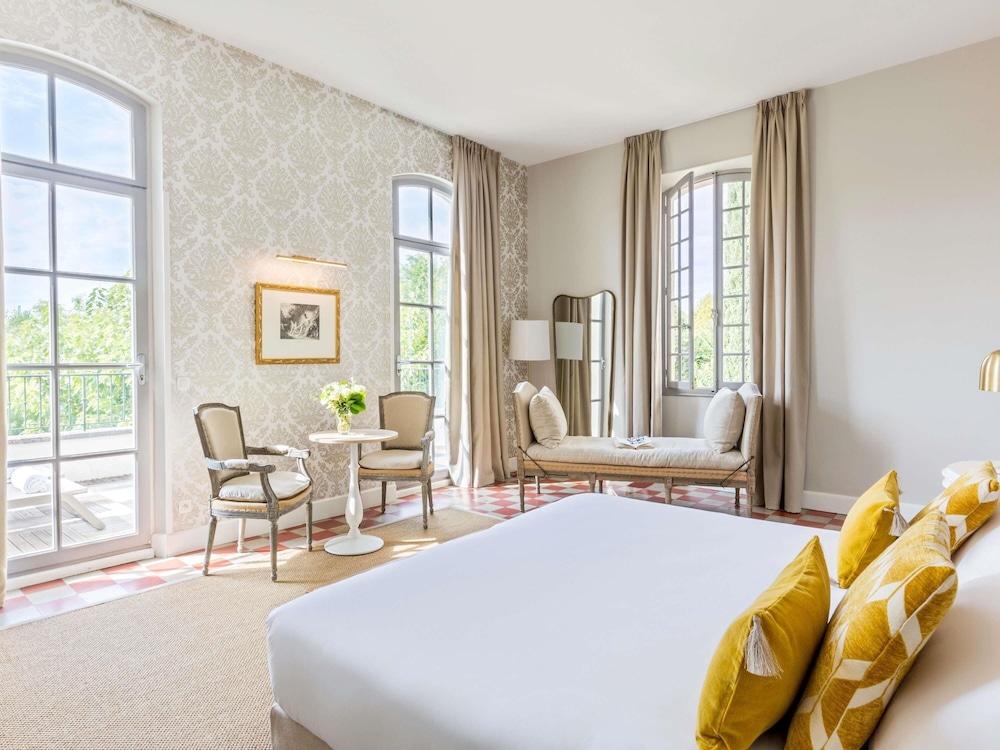 Signature, Suite, King Bed, Garden View, Terrace