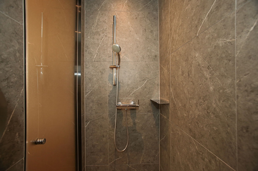 Hotel The Designers Hongdae 72/80