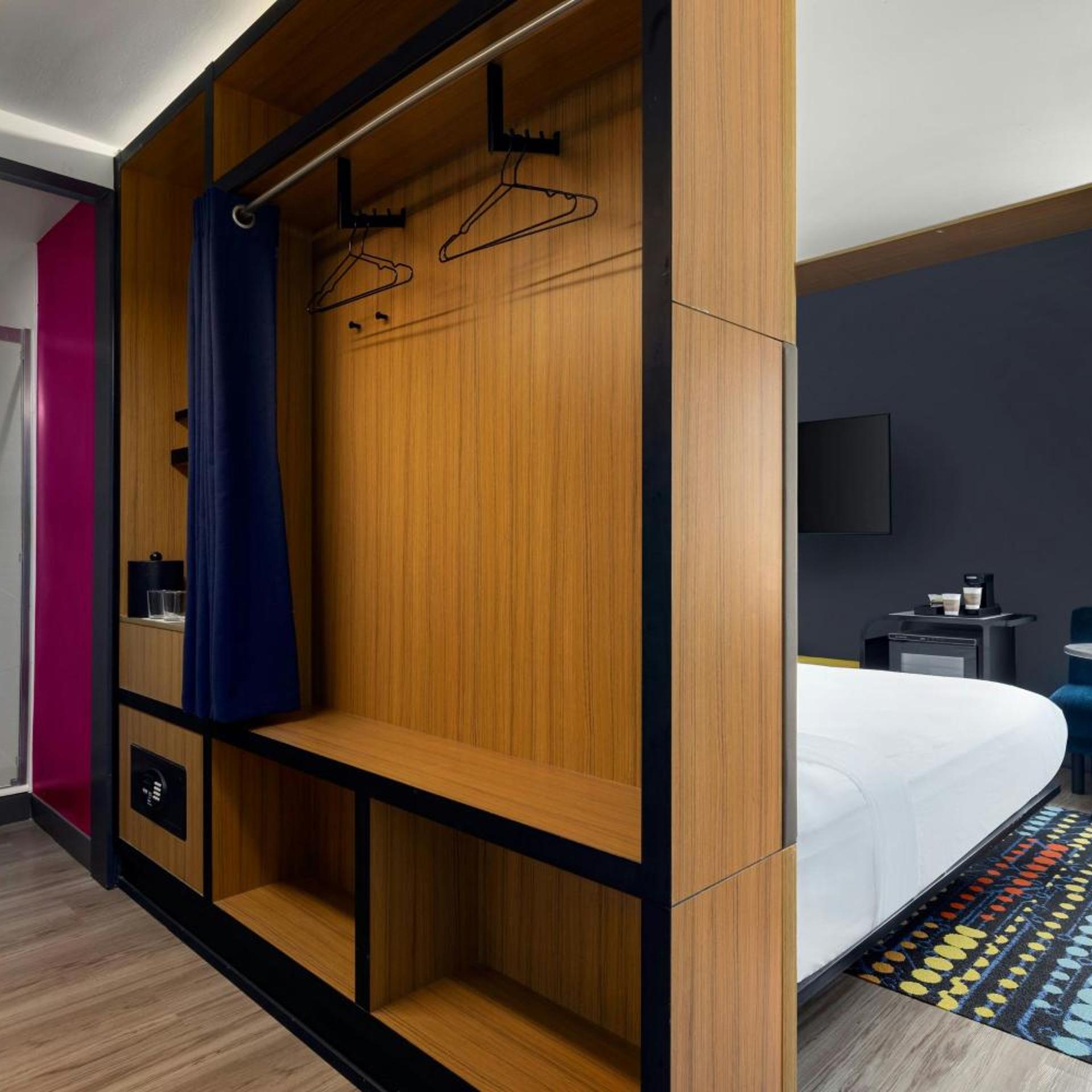 Aloft, Guest Room, King Bed, High Floor، Aloft Houston Galleria Hotel 5/10