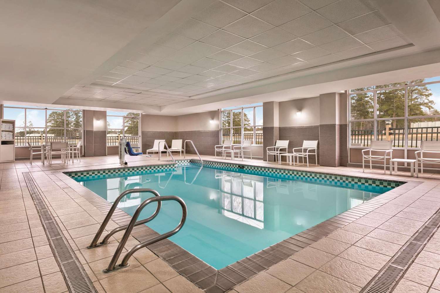 Country Inn and Suites by Radisson, Petersburg, VA 12/34