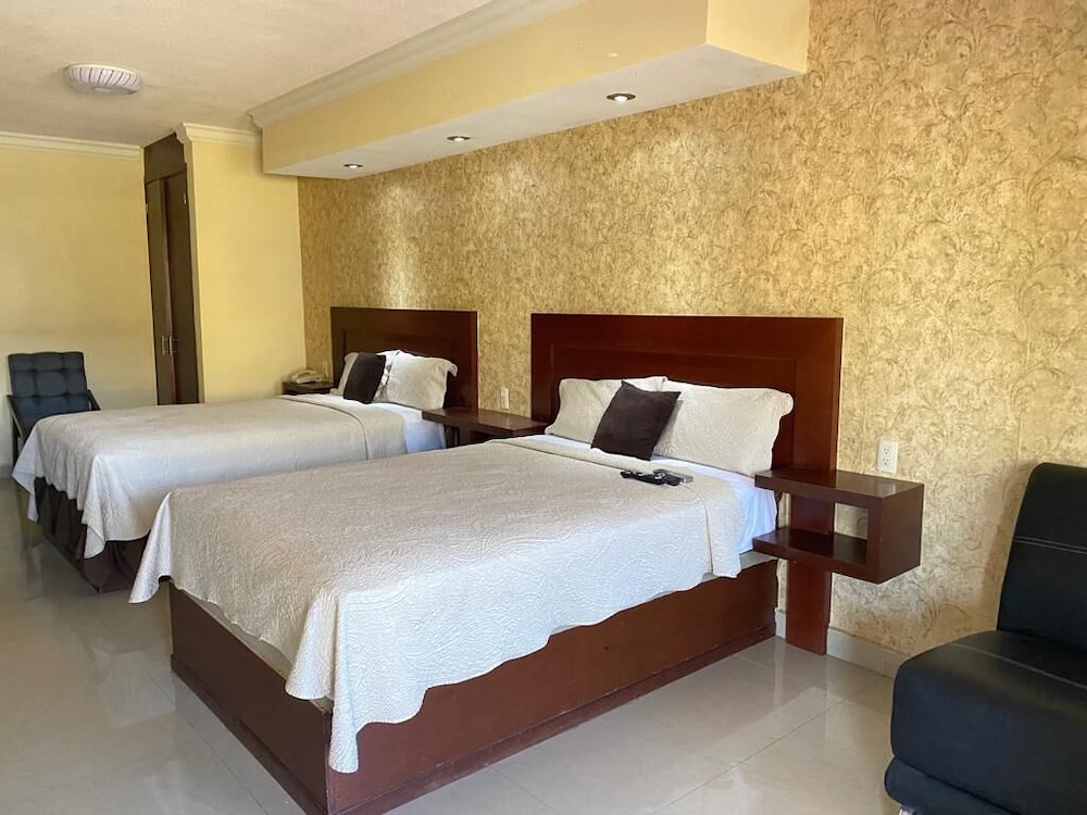 Hotel San Ignacio Inn 12/40