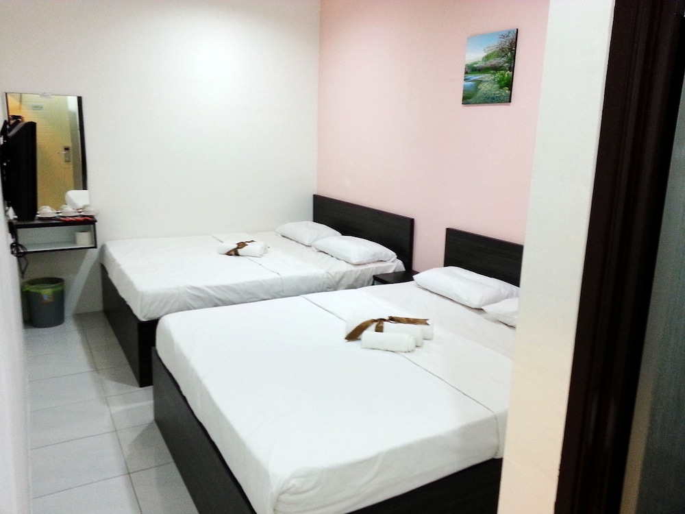Capital O 90714 Hotel Checkedinn 16/38
