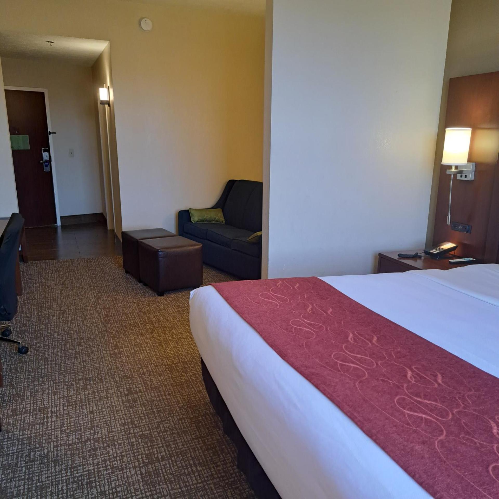 SUITE, KING BED