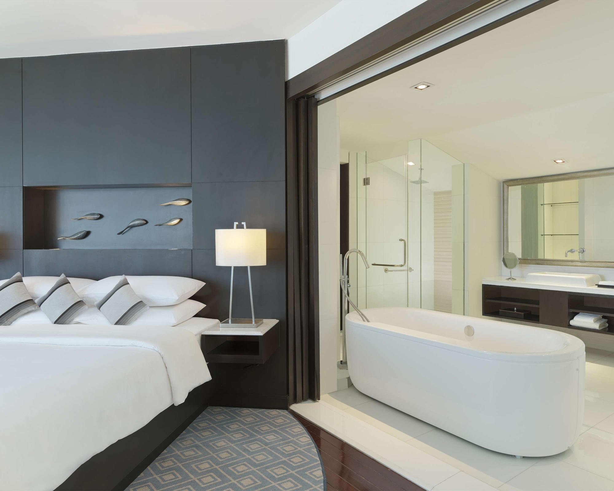 CLUB, KING BED, OCEAN VIEW