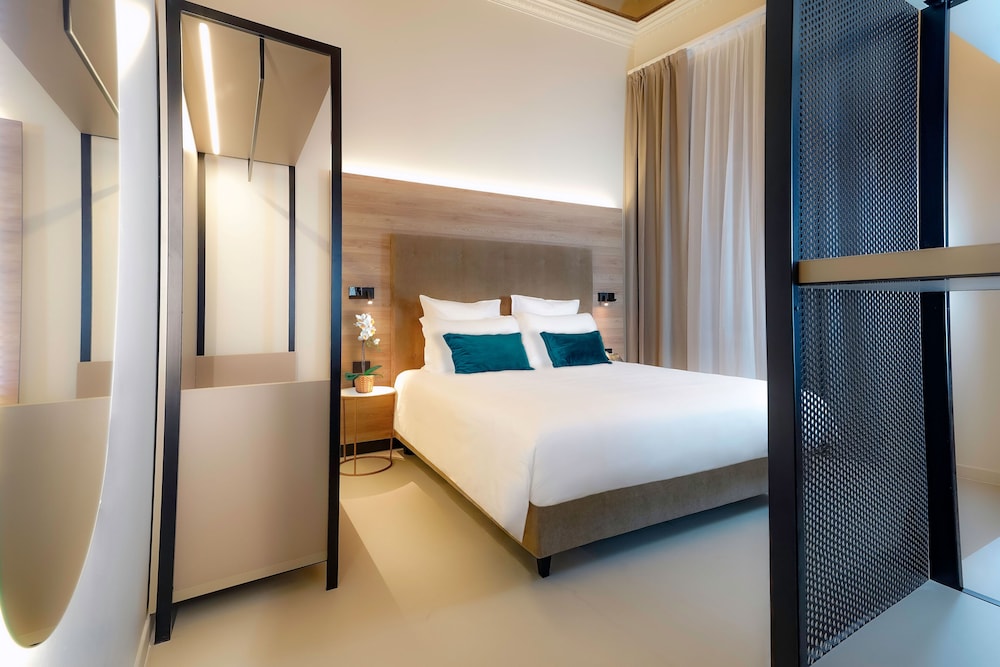 Bergamo Inn 21 22/29
