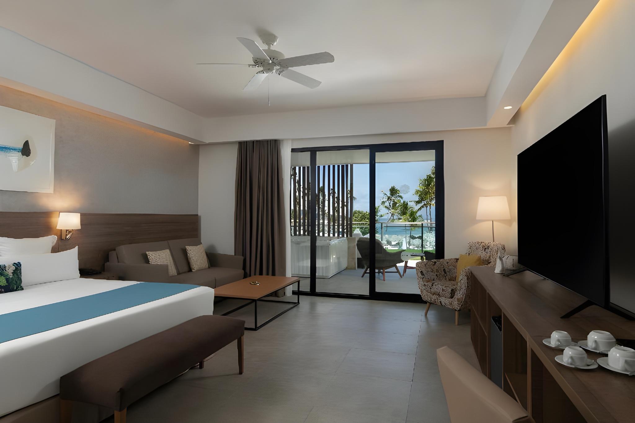 Premium, Suite, King Bed, Outdoor Jetted Tub