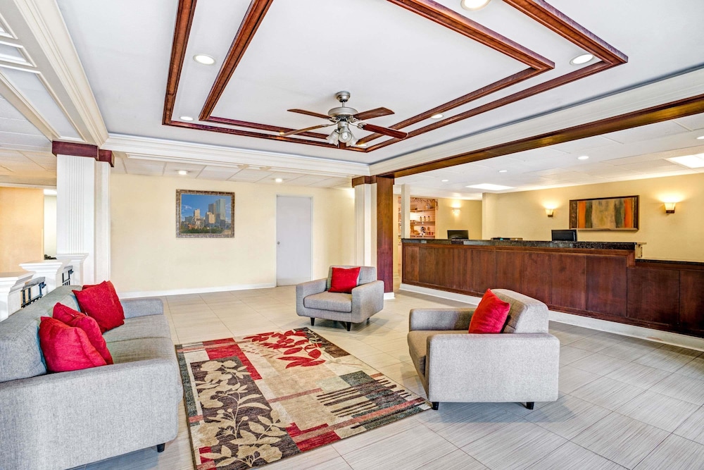 Quality Suites Atlanta Airport East GA 32/43