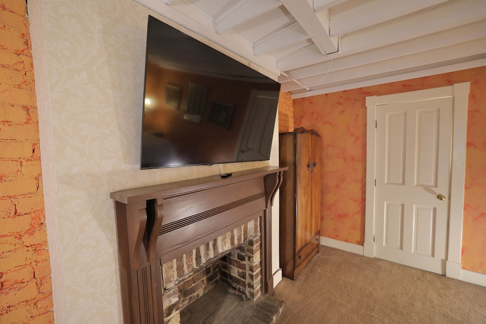 Foley House Inn 7/75