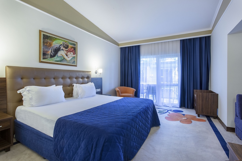 Pine Beach Hotel 25/73