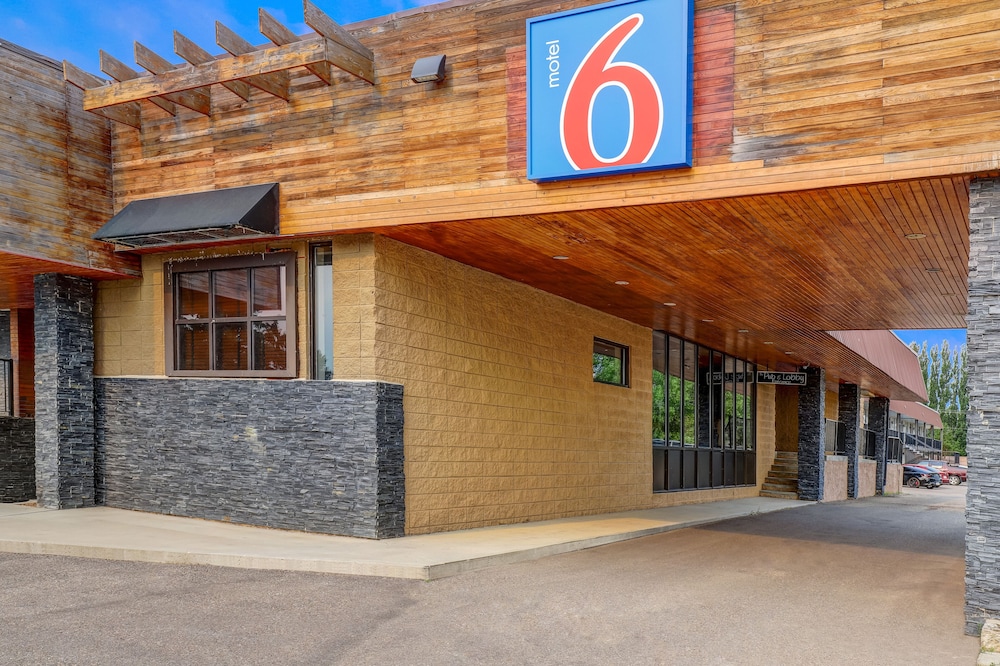 Motel6 Brooks, AB 7/43