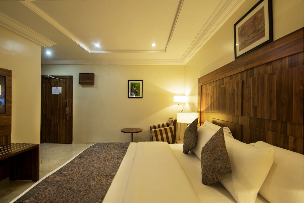 Qualibest Grand Hotels 12/52