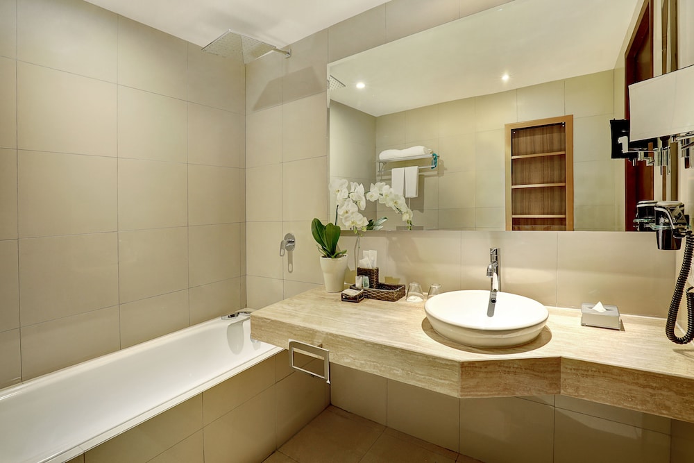 Club, King Bed, City View, Yuan Garden Pasar Baru 3/4