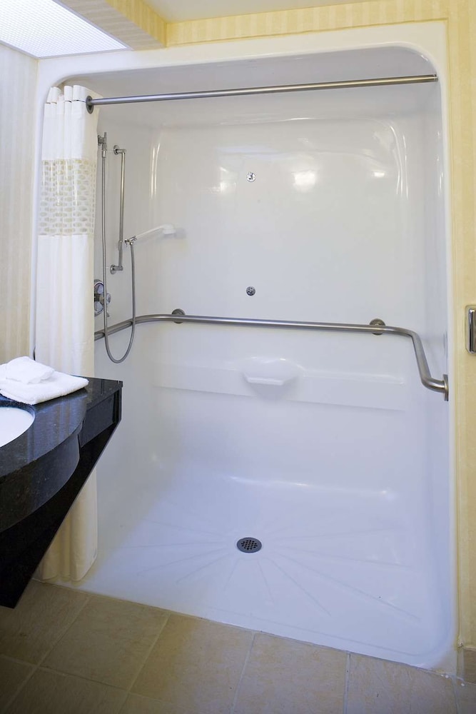 Hampton Inn Asheville Tunnel Road 23/63
