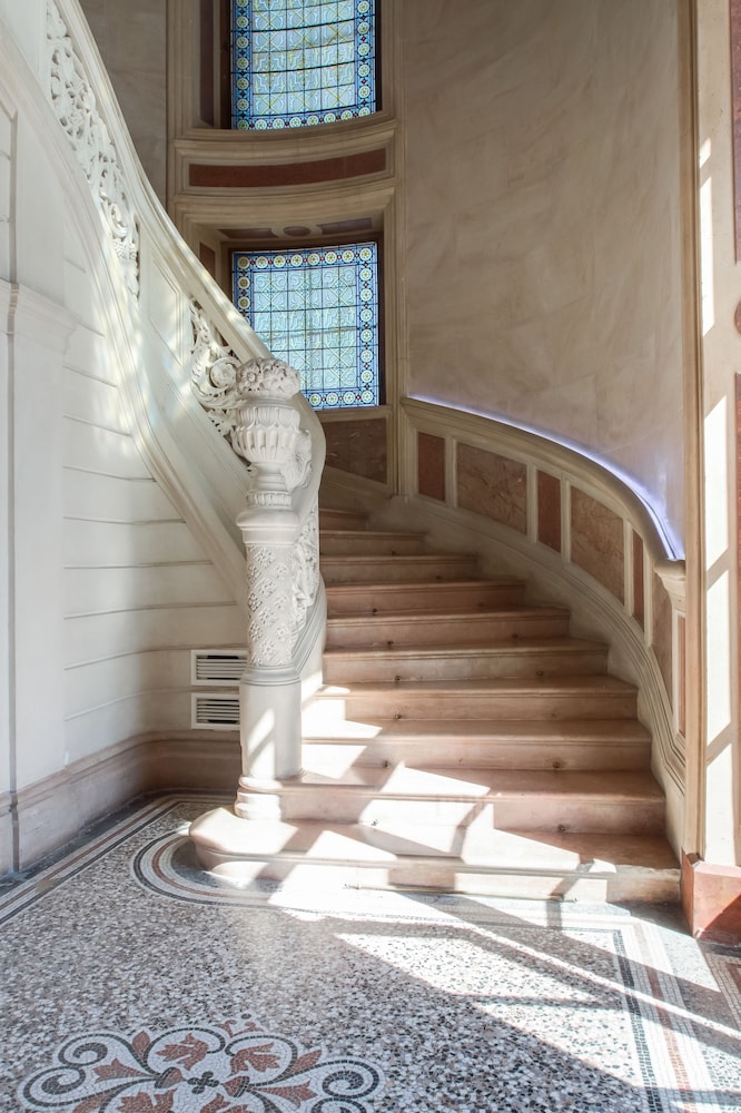Chateau Sainte Sabine 32/53
