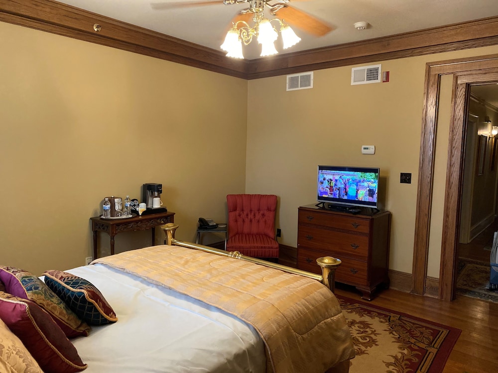 Inn at 835 Boutique Hotel 17/50