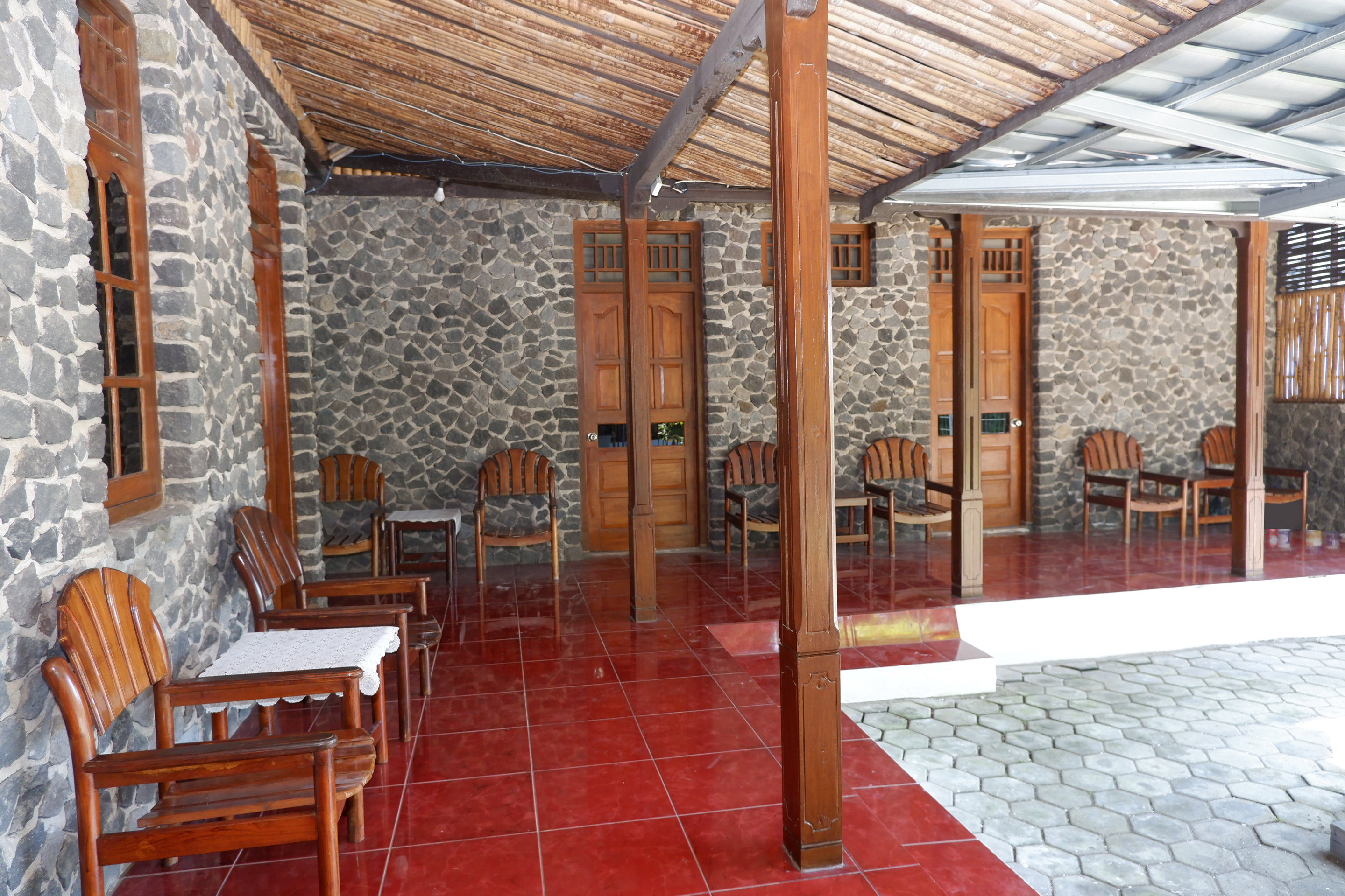 Rajasa Hotel by ZUZU 19/24
