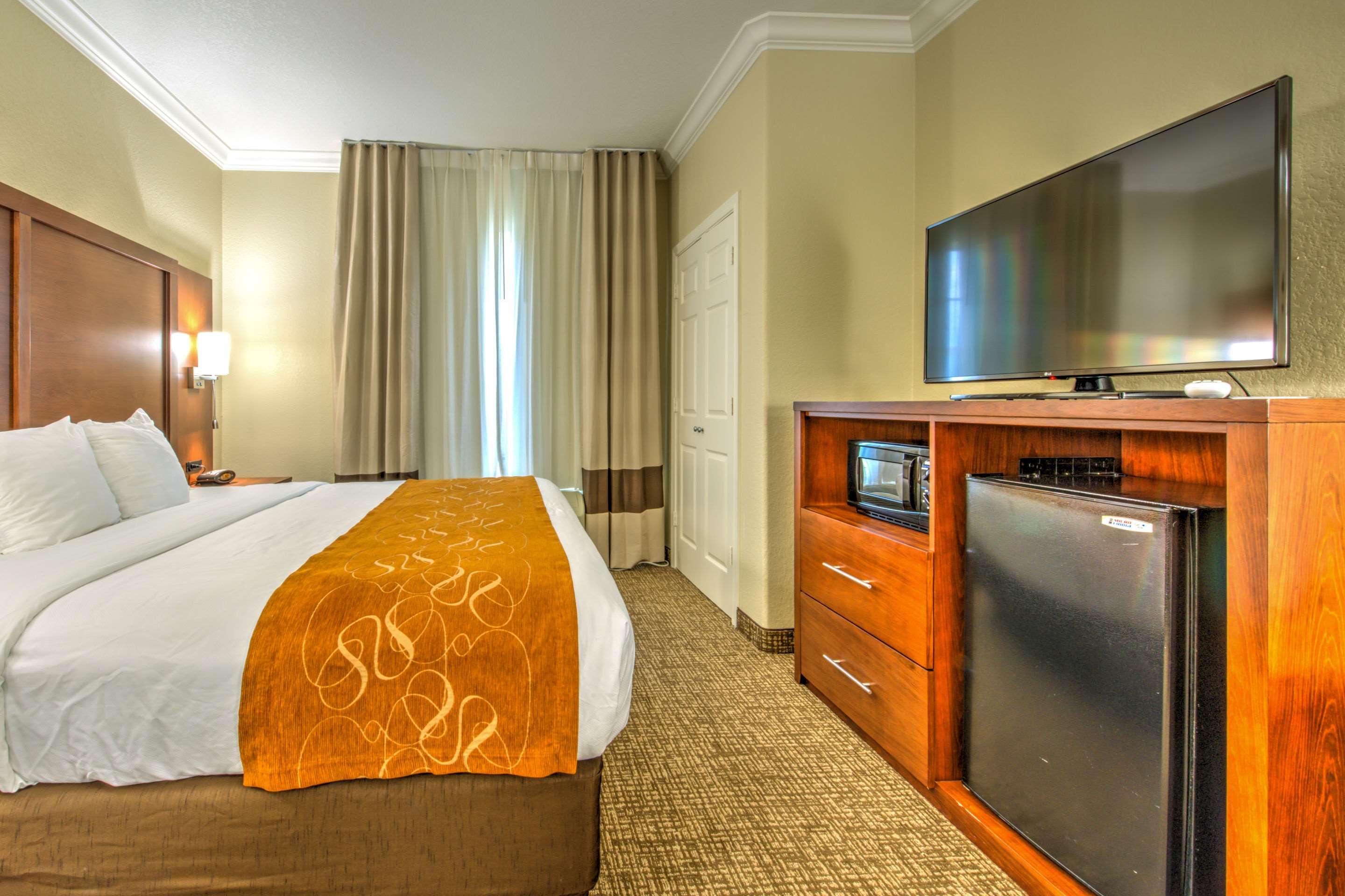 جناح بسرير كينج لذوي الإعاقة، Comfort Suites Tomball Medical Center, TX 3/5