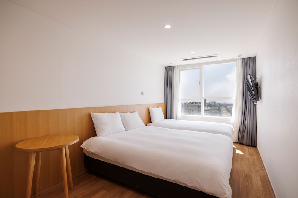 DELUXE, TWIN BEDS
