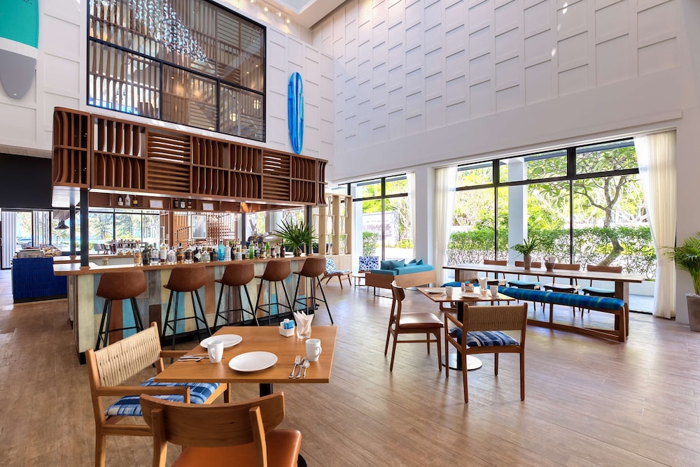 Outrigger Surin Beach Resort 61/74