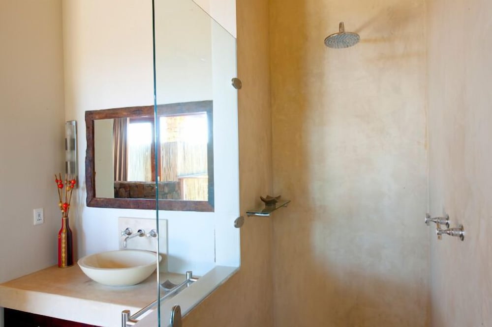 Tamodi Lodge and Stables 49/50