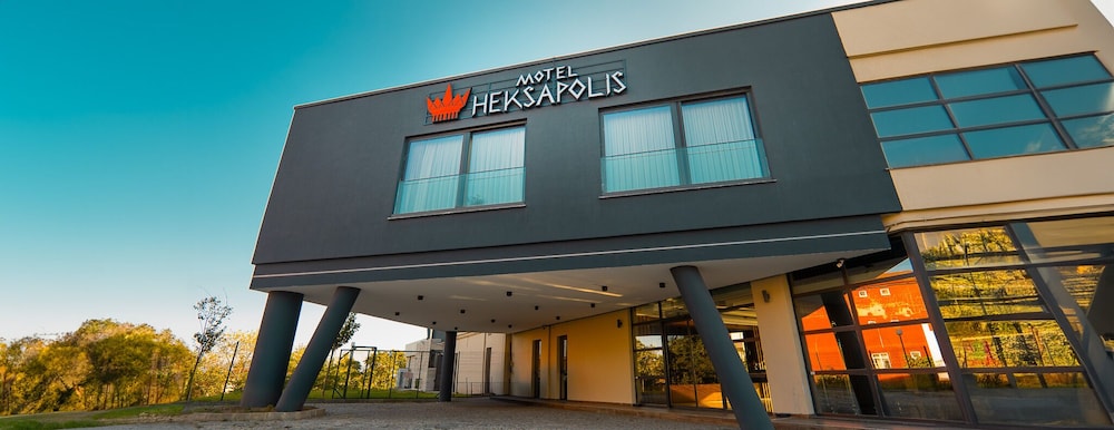 Motel Heksapolis 1/50