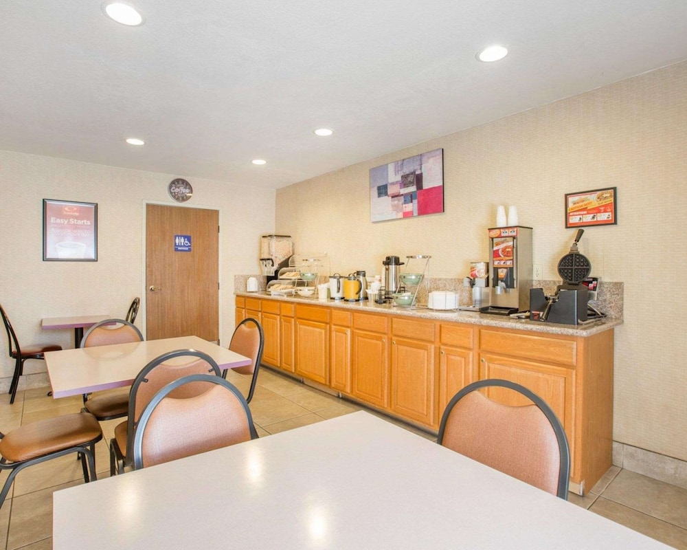 Econo Lodge Inn & Suites Lodi 24/28