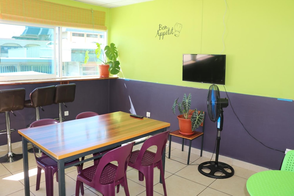 Mahana Lodge Hostel & Backpacker 50/69