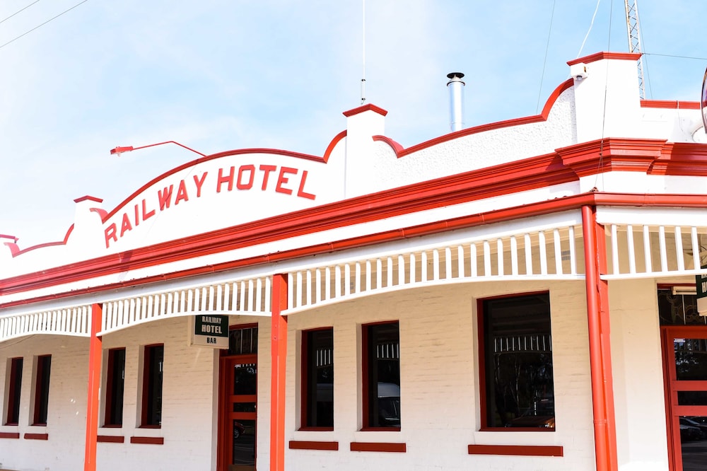 HEYFIELD RAILWAY HOTEL 1/19