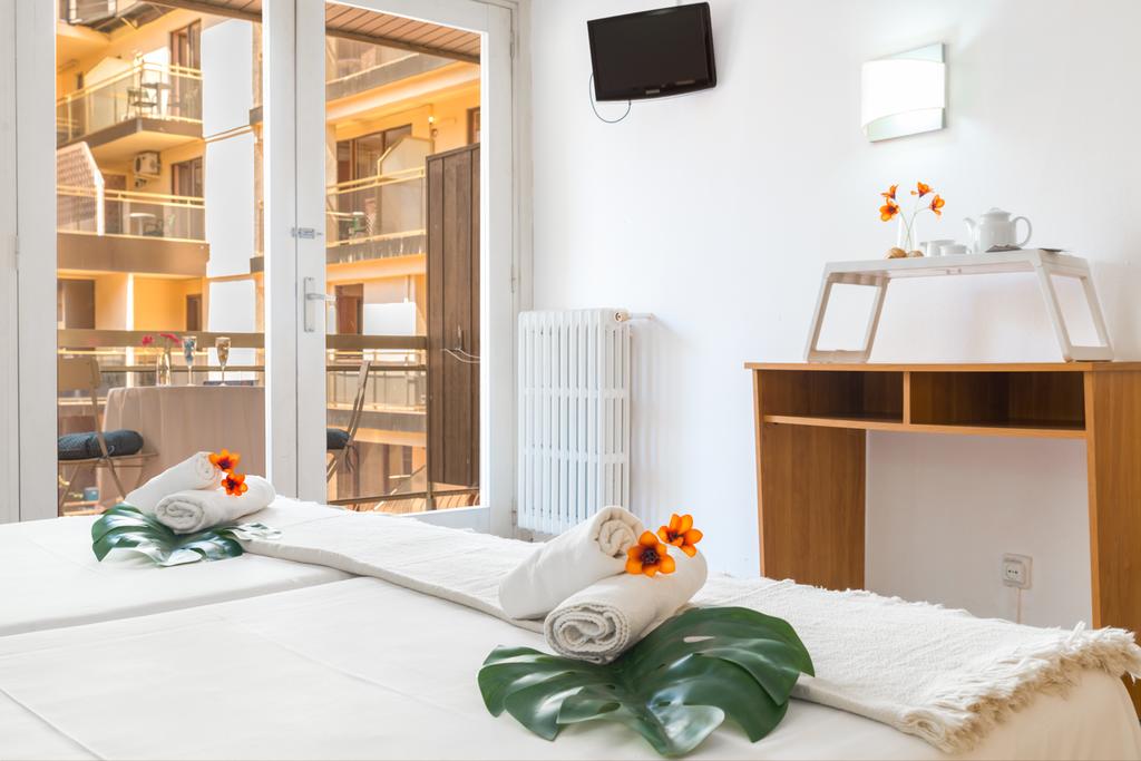 Mercedes Hotel 14/56