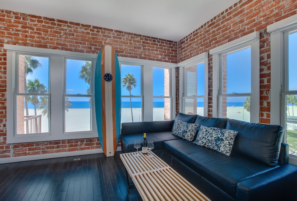 Venice Breeze Suites 41/54